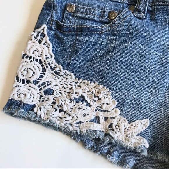 Celebrity Pink Jeans Lace Trim Bohemian Denim Shorts Blue Sz 1 - Picture 3 of 10